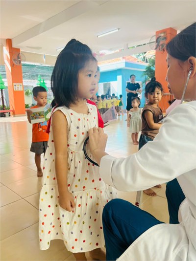 Lớp Chồi 4 tham gia khám sức khoẻ định kỳ năm học 2025-2026