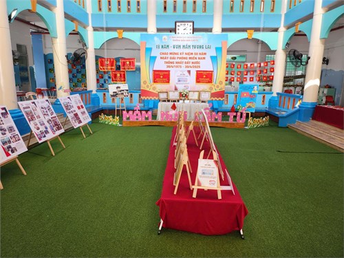 Trường mầm non cẩm tú hân hoan tổ chức triển lãm  18 năm - ươm mầm tương lai 