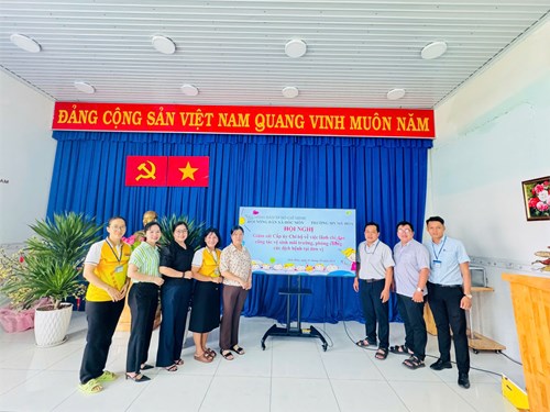 Đón đoàn giám sát Cấp ủy Chi bộ Trường Mầm non Mỹ Hòa về việc lãnh chỉ đạo công tác vệ sinh môi trường, phòng chống các loại dịch bệnh tại Trường Mầm non Mỹ Hòa.