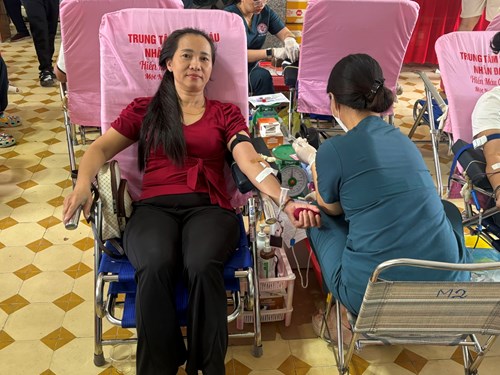 Tham gia Hiến máu tình nguyện